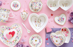 EasyLife | Купички сърца порцелан 2 бр с дървена поставка | МON AMOURE