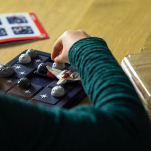 Smart Games | Логическа игра избегни астероида
